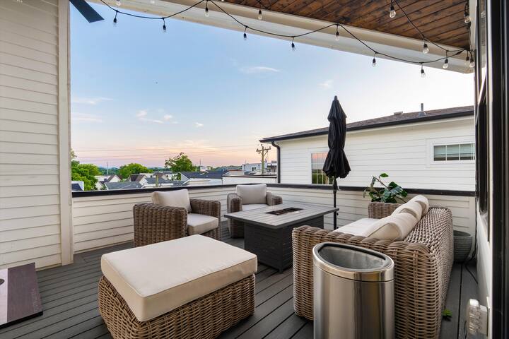 Luxury 4BR | Hot Tub • Mural • Rooftop Lounge gallery image 5