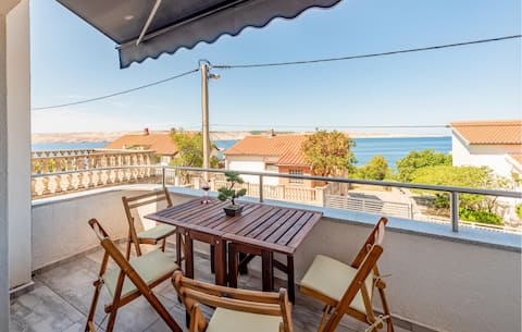 Lovely apartment in Prizna with WiFi