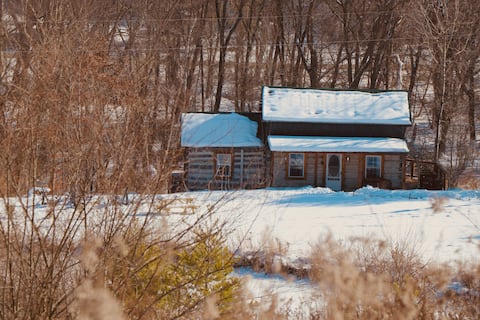 Cozy Cabin in the Woods | Hot Tub | Dog Friendly