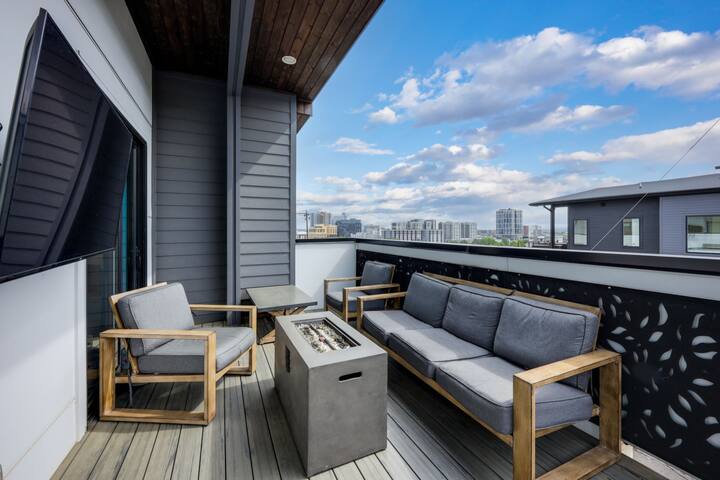 Modern Home | Walk To Broadway + Sky Deck gallery image 3
