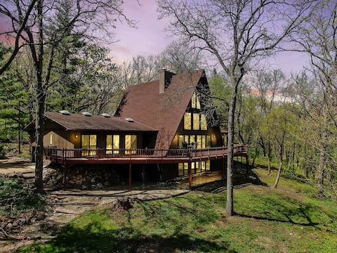 Private A-Frame - 5 Acres-Fishing Pond-Rock Wall