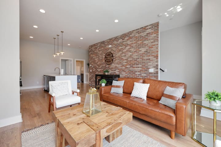 Elegant Escape | City Views + Premium Amenities