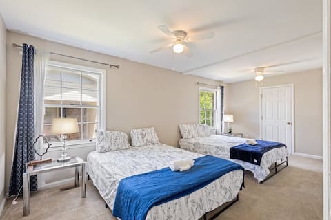 The Magnolia Manor 4BR Greenway Retreat