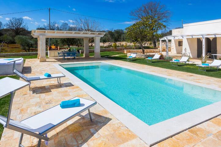 Villa Angelita by Villa Plus gallery image 2