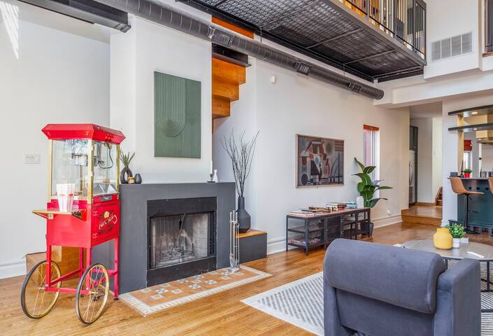 SOHO Warehouse Style Loft in Annex/Bloor St gallery image 4