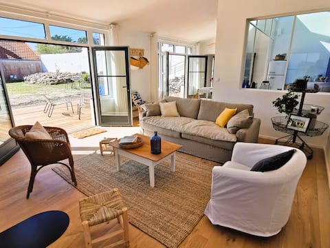 Popular Airbnb listing: Dimitri’s workshop 500m from the beach in Barbâtre