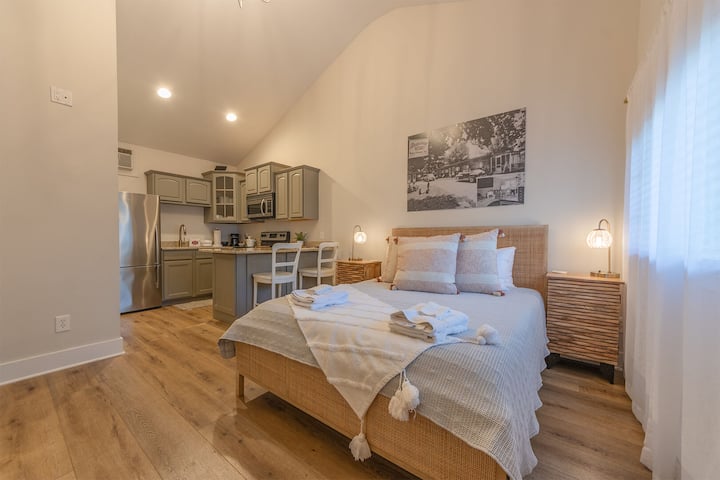 Arrowhead 4 - Cozy 1-bedroom Resort Saugatuck - Saugatuck, MI