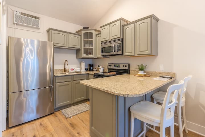 Arrowhead 4 - Cozy 1-bedroom Resort Saugatuck - Saugatuck, MI