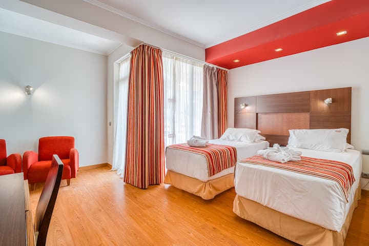 Close To Lido Promenade: Pool & Spa, Hiking Tours - Funchal