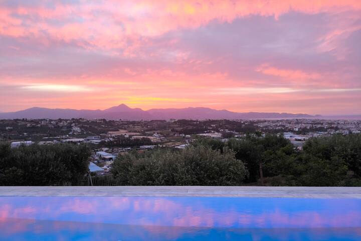 Villa Mirtylla luxury retreat w Pool, BBQ and Gym gallery image 2