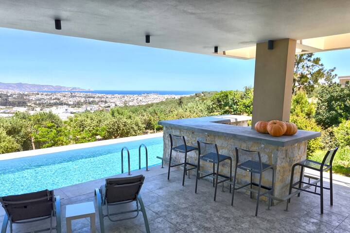 Villa Mirtylla luxury retreat w Pool, BBQ and Gym gallery image 3