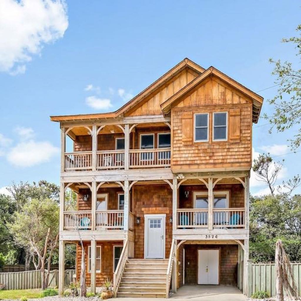 6 BR Beach House-5 min walk to beach! Heated Pool!