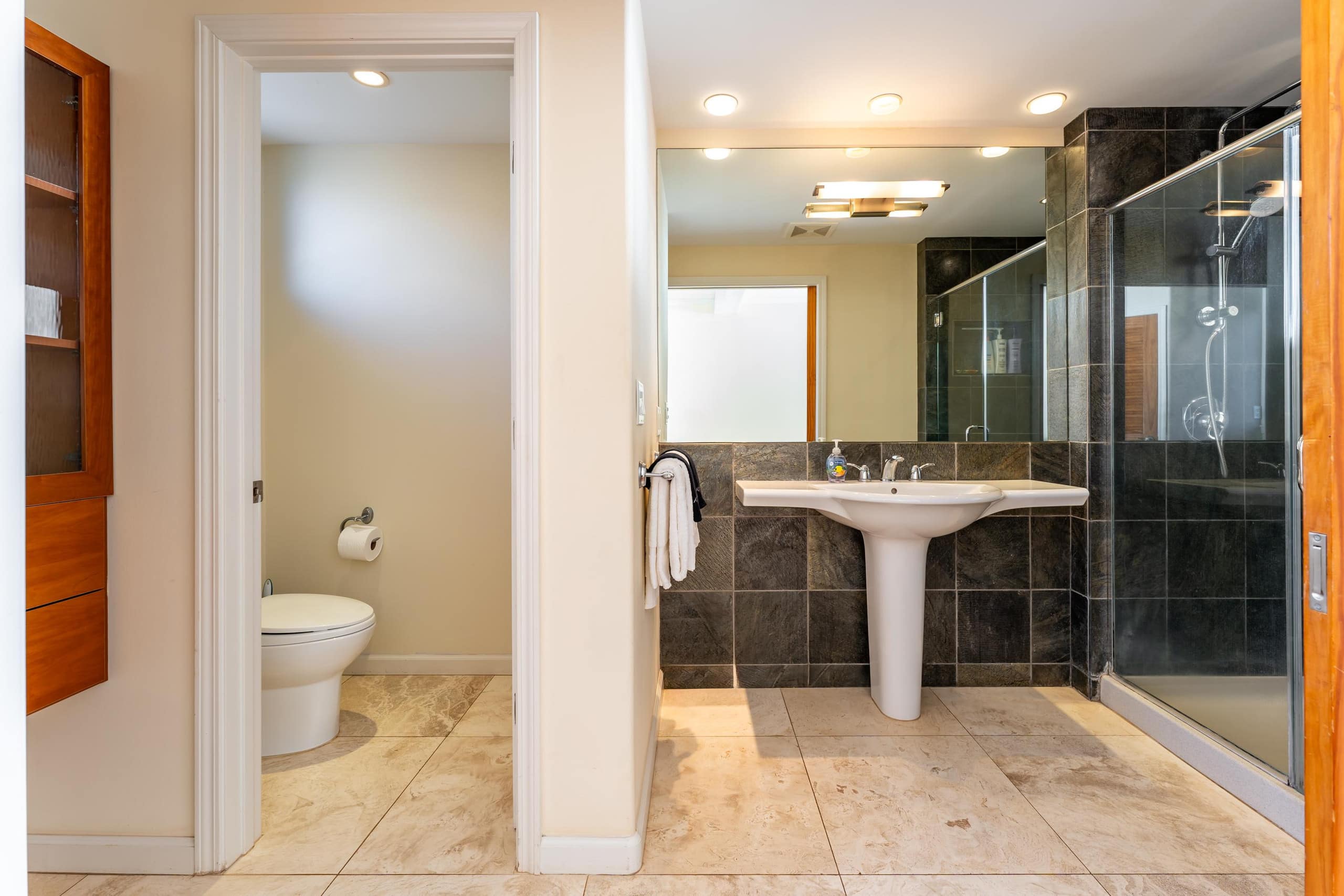Condo in Wailuku · ★5.0 · 2 bedrooms · 3 beds · 2 baths - Image 24