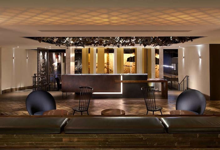 2 Back Bay View 2Q, Revere, Chic Living Space