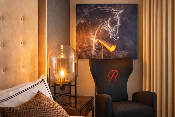 4 Pet-friendly Rooms Perfect For Family Vacation! - Boston, MA