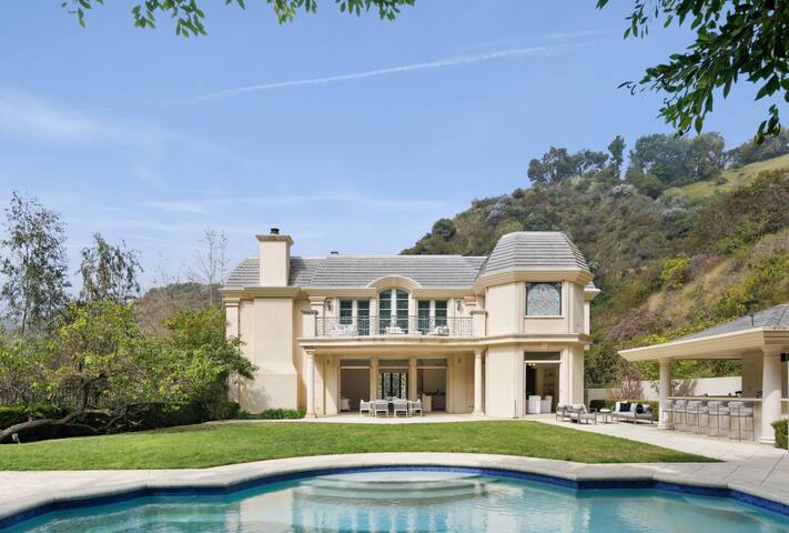 7BD Mediterranean Villa in the Heart of Bel Air gallery image 2