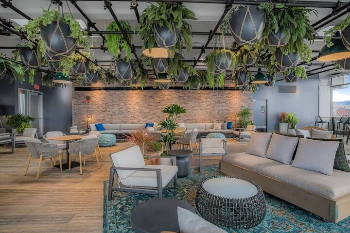 4 Vibrant Stays Close to Newbury Street – 2 Min gallery image 4