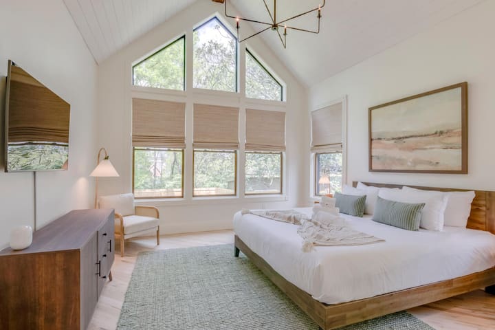 30 Day Minimum | Elegant Home in East Nashville