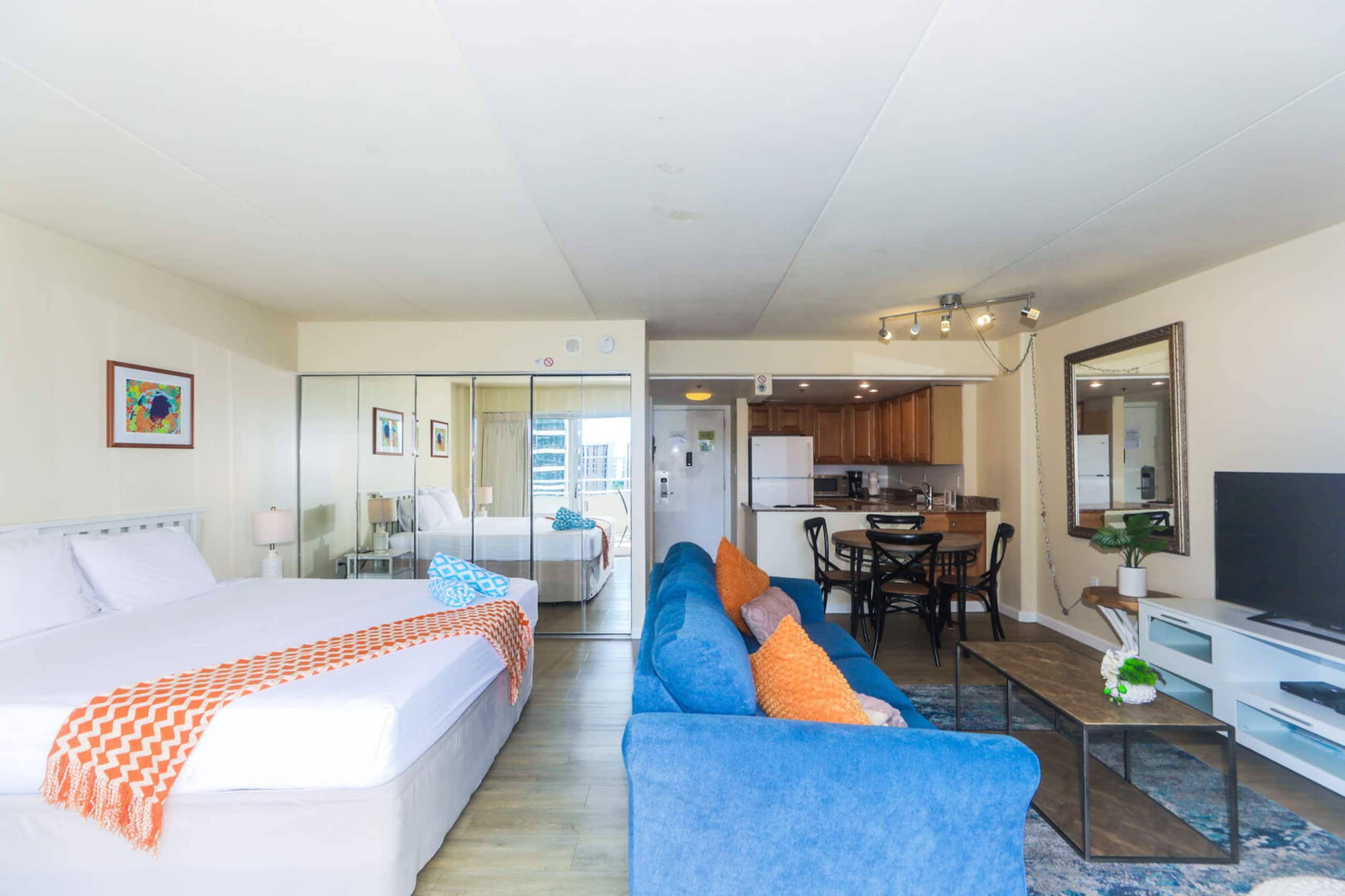 Condo in Honolulu · ★4.83 · 1 bedroom · 3 beds · 1 bath - Image 5