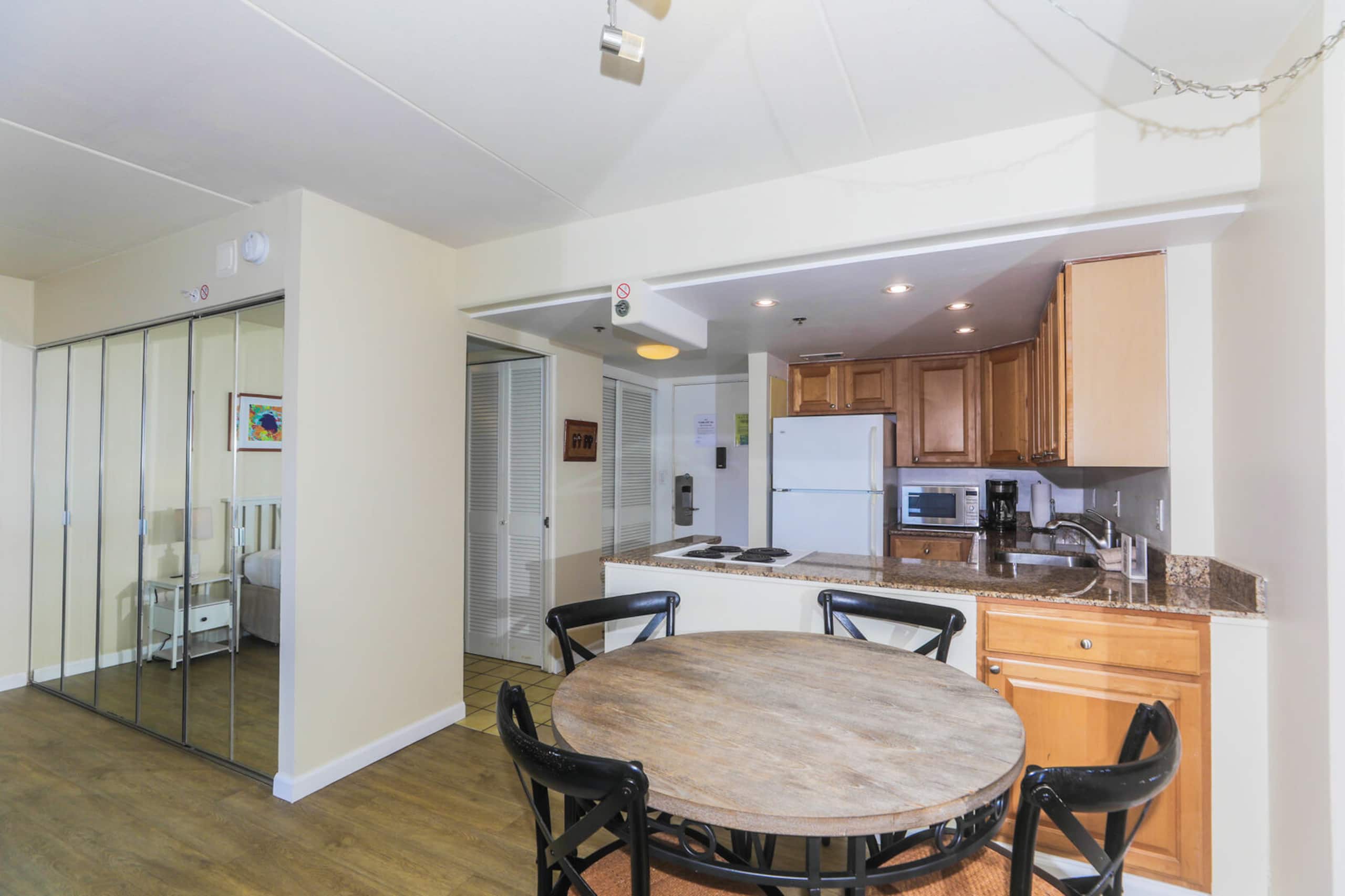 Condo in Honolulu · ★4.83 · 1 bedroom · 3 beds · 1 bath - Image 8