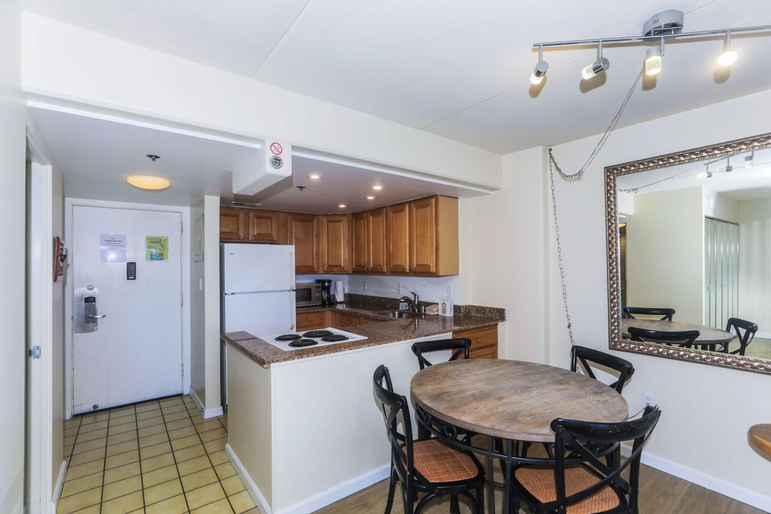 Condo in Honolulu · ★4.83 · 1 bedroom · 3 beds · 1 bath - Image 9