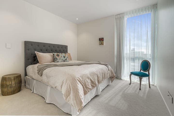 Bedroom 4 - King size bed