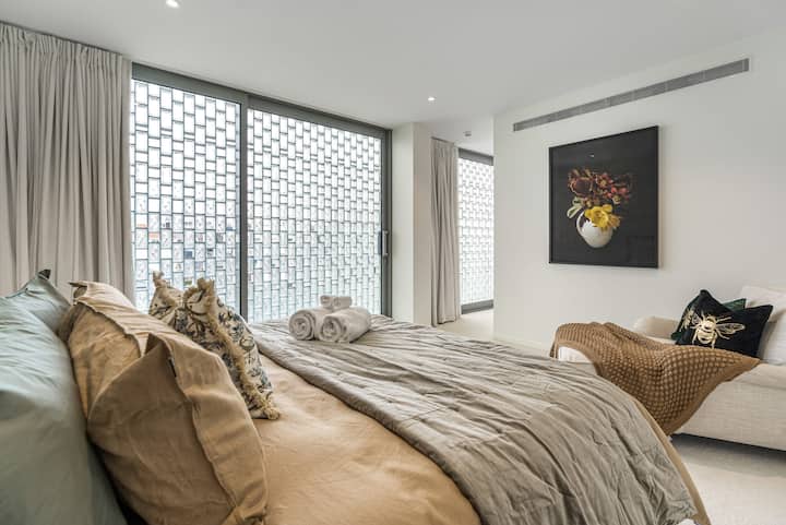 Bedroom 2 - King size bed