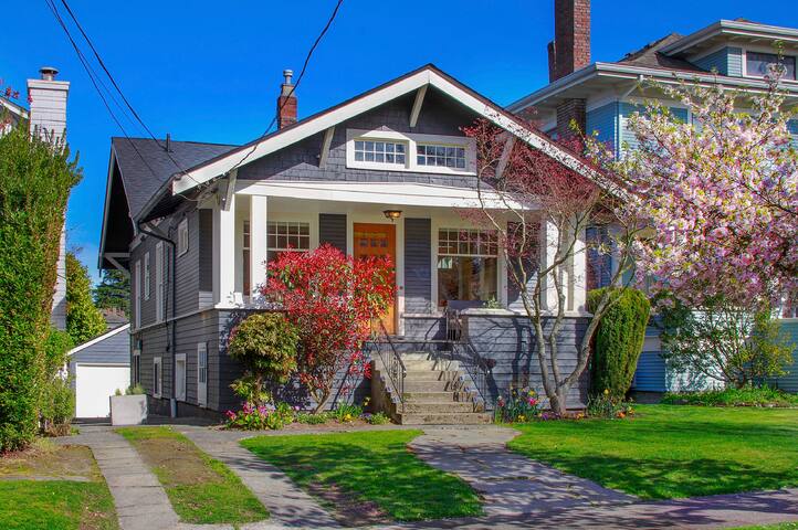 Hilltop Gem | 3B | Central QA | Walk to Kerry Park