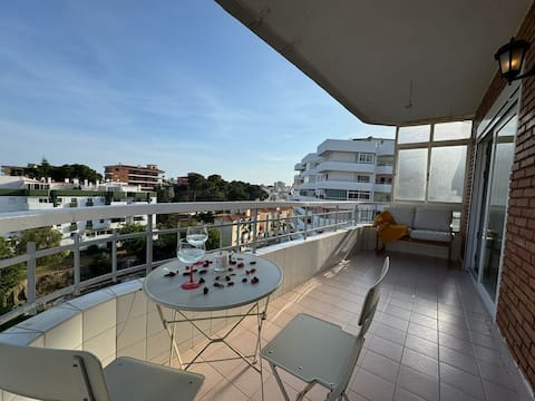 Flat with terrace and sea views in Torremolinos