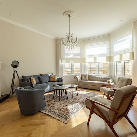 Kolonaki Chic Haven – A Downtown Retreat