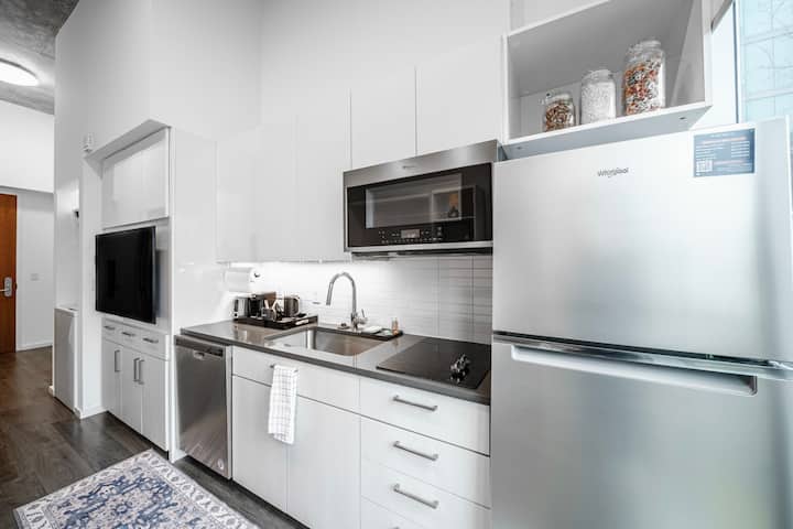 Modern Studio With Patio Near Vanderbilt - Nashville, TN