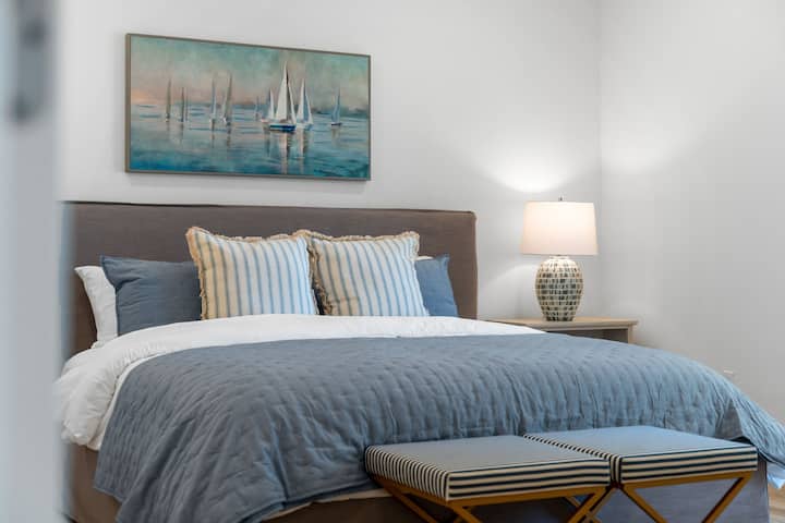 Une literie confortable et de beaux détails font de ce logement un séjour de luxe !
