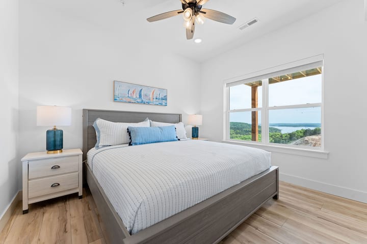 La chambre 9 dispose d'un lit king avec VUE !