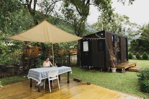 Mountain Silhouette Cottage 2 by Tiny Away (山影小屋2)