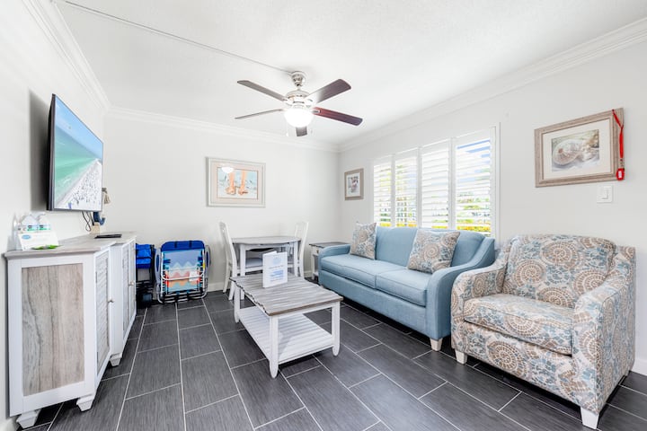 Cozy 1 Bedroom Condo Steps From Siesta Key Beach! - Siesta Key, FL
