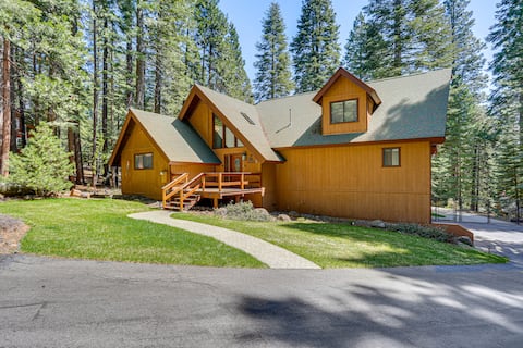 Spacious Retreat w/ Backyard: 1 Mi to Lake Almanor