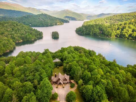 Lakefront Modern Cabin Getaway Hiking Waterfalls