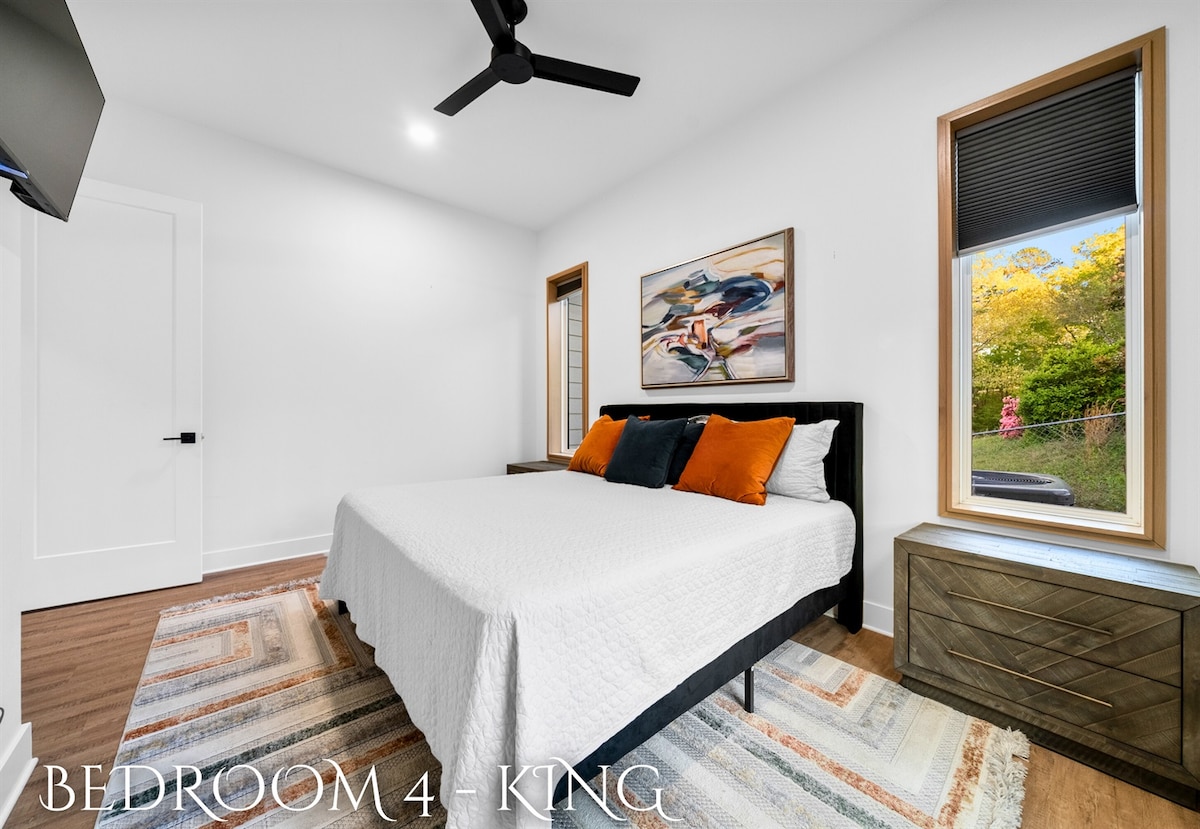 Დიდი საძინებლის სიმშვიდე: თანამედროვე კომფორტი ფერების შესაფერისი პოპით