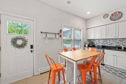 The Rainforest I|Sleeps 9|20m to NYC|Free Parking
