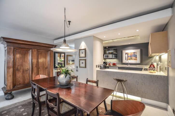 Stylish Apartment with Ocean Views – Dolphin Beach gallery image 2