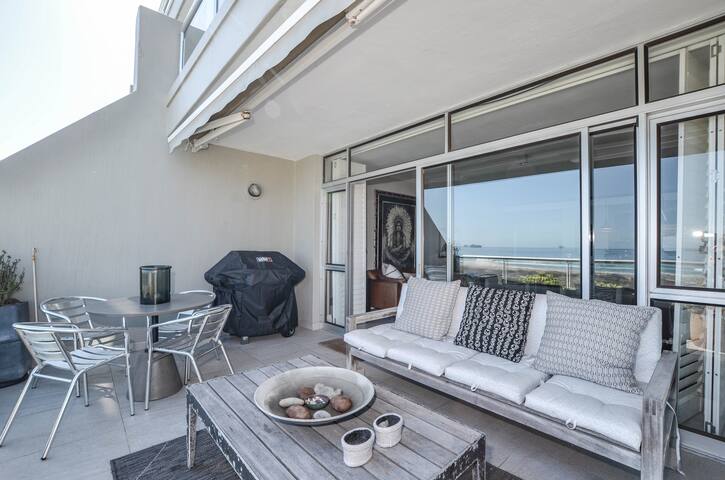 Stylish Apartment with Ocean Views – Dolphin Beach gallery image 3