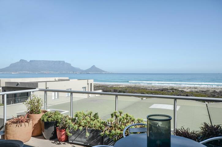 Stylish Apartment with Ocean Views – Dolphin Beach gallery image 5