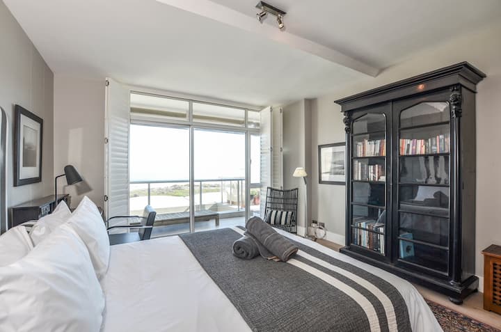 Stylish Apartment With Ocean Views - Dolphin Beach - Parklands
