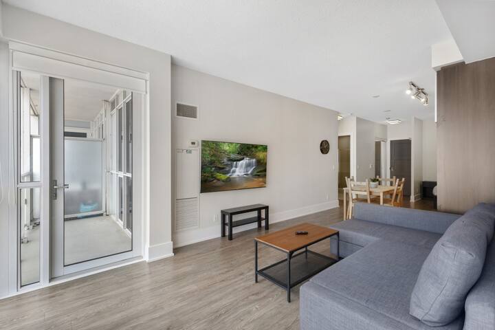 * *2bedroomCN Tower WATER VIEWS* gallery image 4