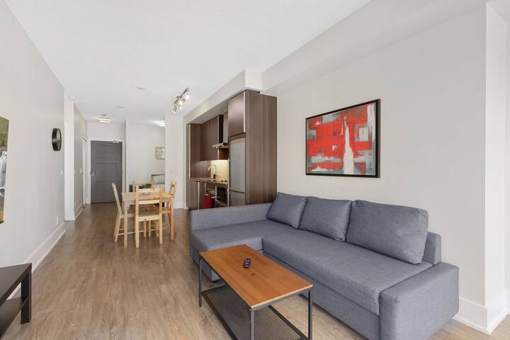 * *2bedroomCN Tower WATER VIEWS* gallery image 3