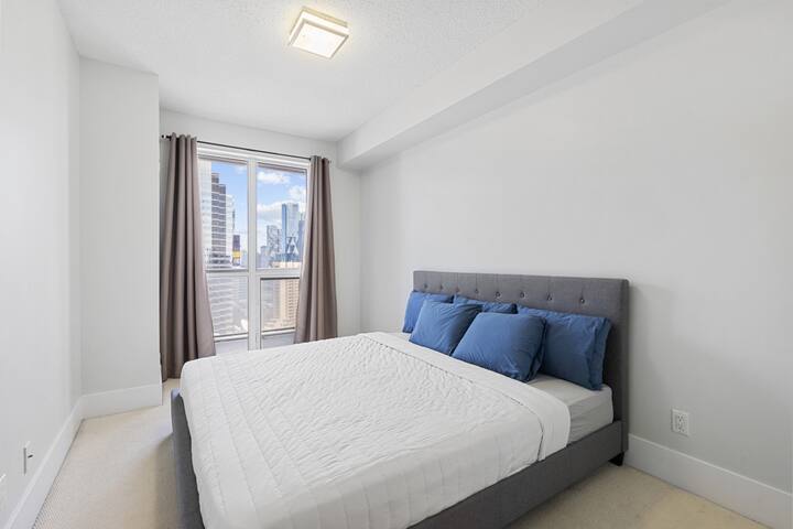 * *2bedroomCN Tower WATER VIEWS* gallery image 5