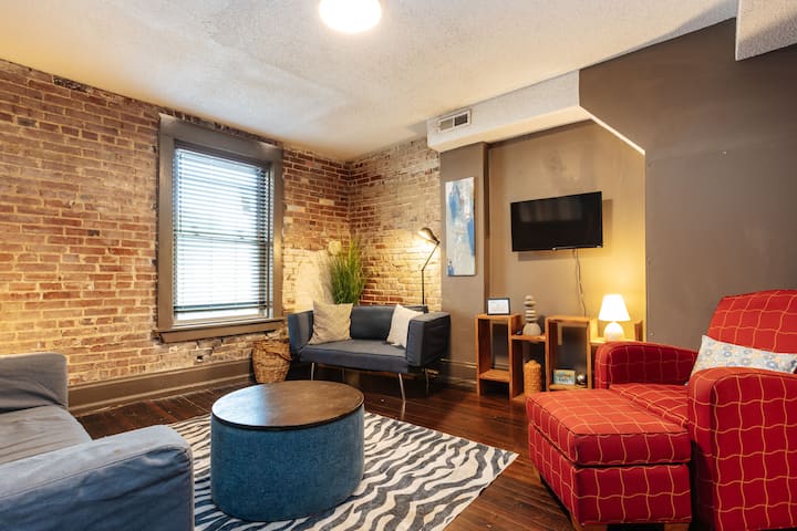 Stylish Brick 1br Near 39th & Ku Med - Kansas City, MO