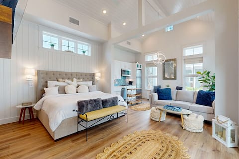 SBH24 Resort Style Pool, Golf Cart Boardwalk