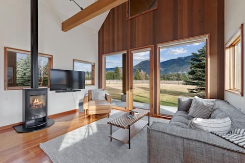 Private Hot Tub | Firepit | Mountain Views