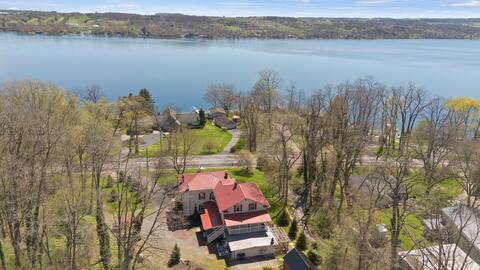 Keuka Lake | Lake Access | 16 Guests | Kayaks